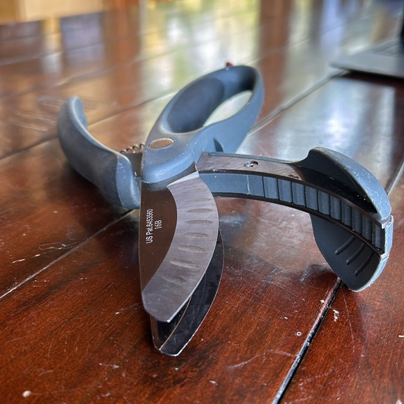 Pampered Chef Salad Chopper - Picture 2 of 6